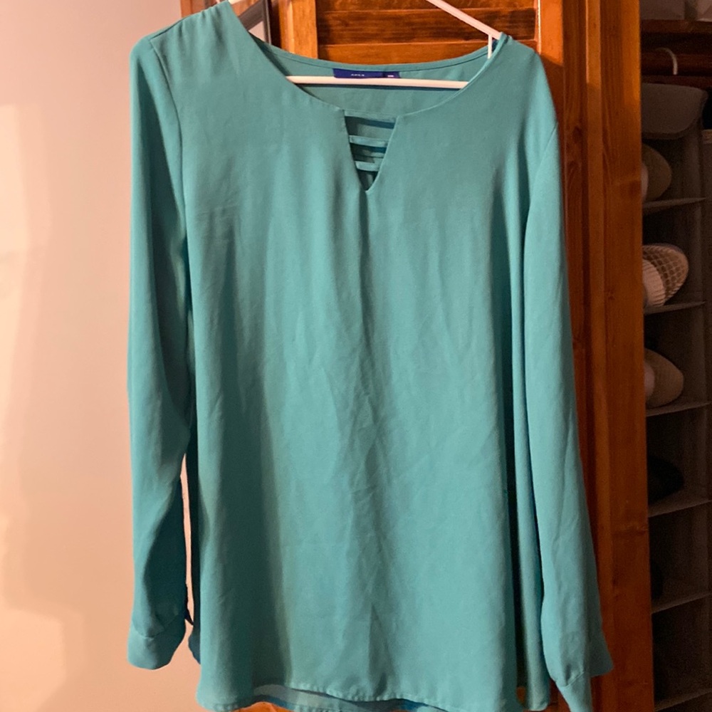 Teal long sleeve top with buttons on sleeves the rolls them up.